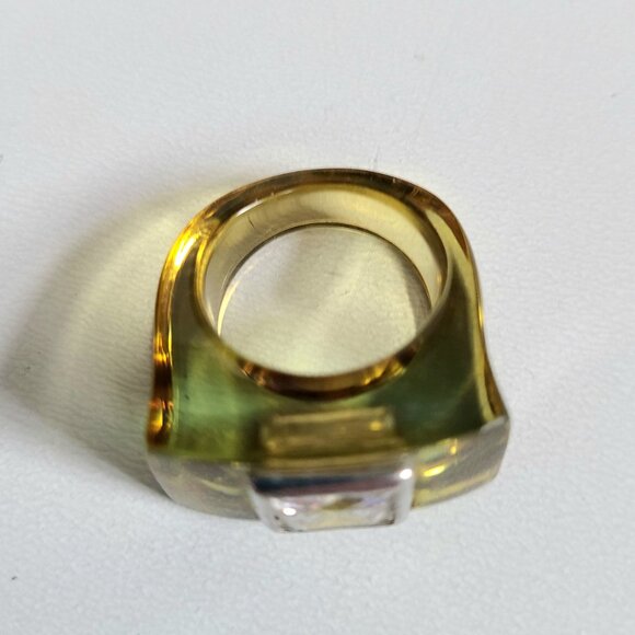 Lucite Acrylic ring with clear square rhinestone. - Picture 6 of 10